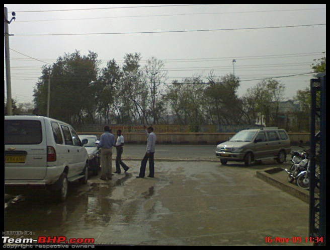 A Dealers Dilemma-Jaipur: Damaged cars at the GM showroom-dsc01271.jpg