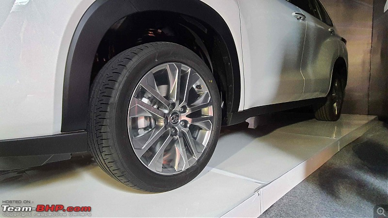 Toyota Innova Hycross, now unveiled-955e1ecf778d0b73527a32838d44cbda.jpg