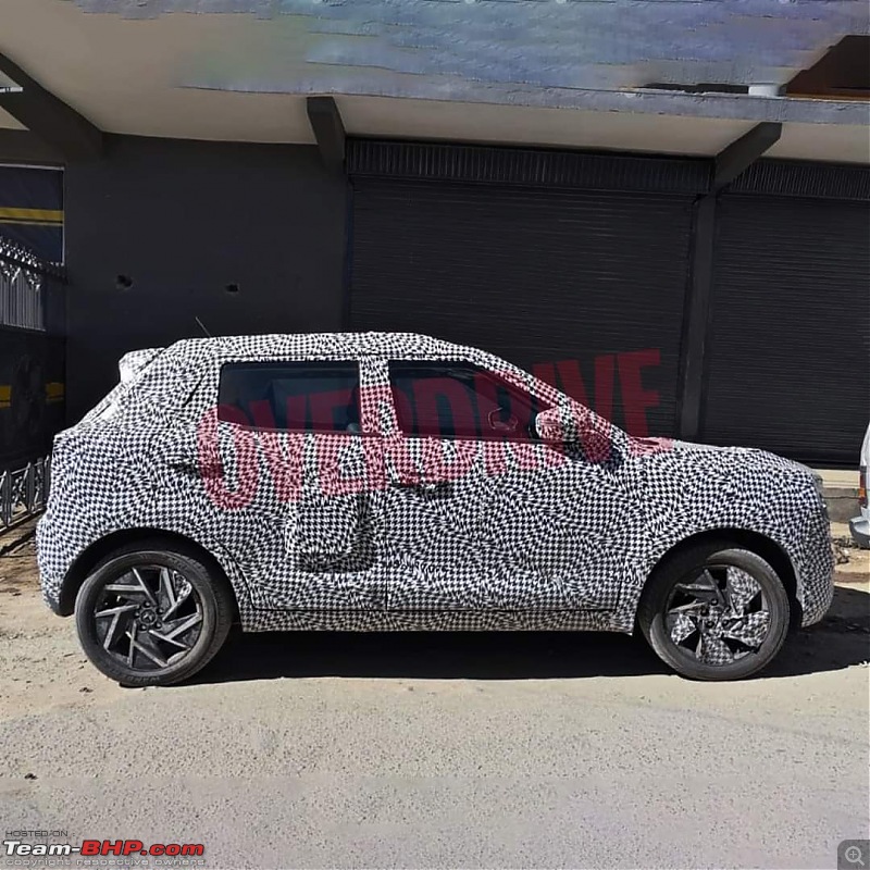 New Mahindra Compact SUV spotted | XUV300 Facelift?-fb_img_1696845331990.jpg