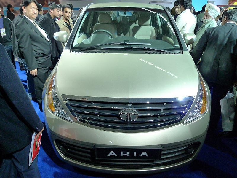 Pics: Tata Motors unveil the Aria (Indicruze) at the Auto Expo 2010. Video: Pg 52-09.jpg