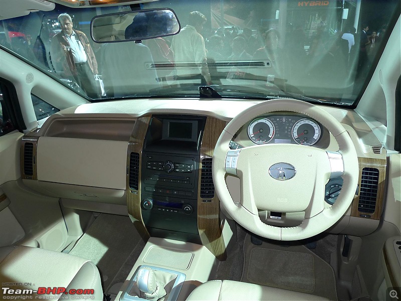 Pics: Tata Motors unveil the Aria (Indicruze) at the Auto Expo 2010. Video: Pg 52-p1030504.jpg