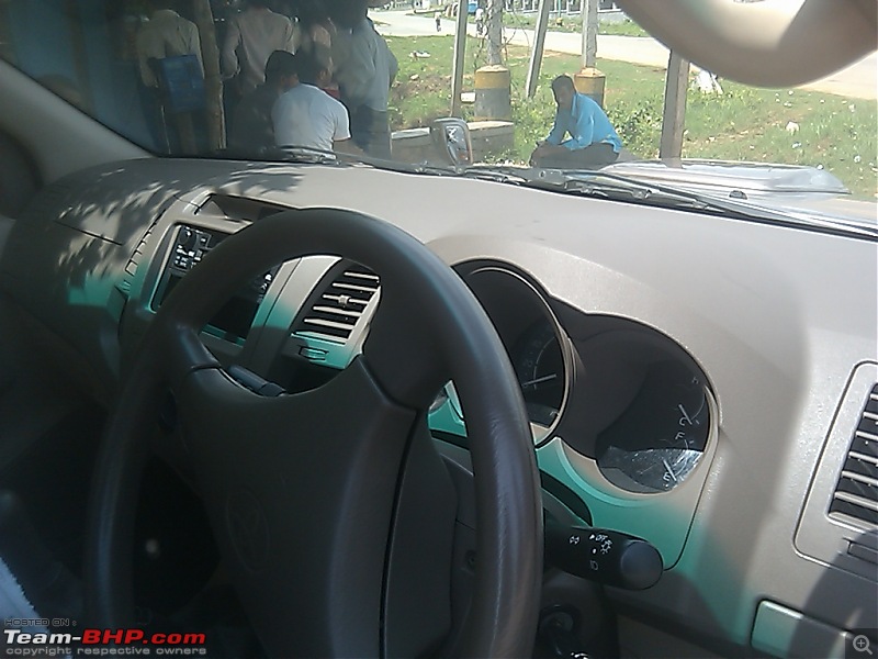 SPOTTED !!! Toyota Hilux -- on Fortuner lines-2010080213.52.17.jpg