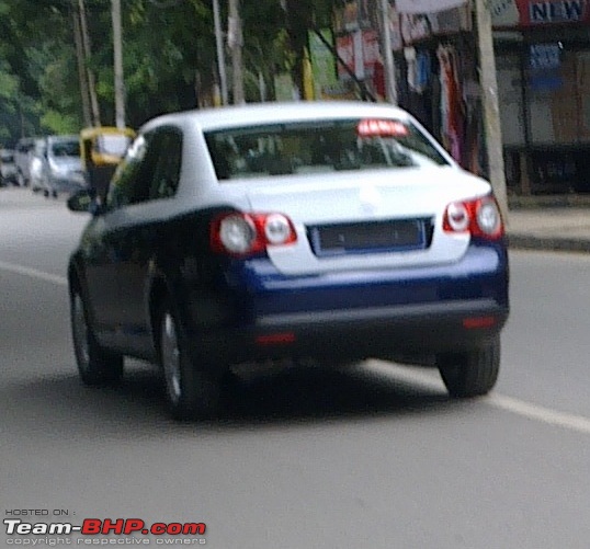 Scoop Pic: Volkswagen Vento in Koramangala. Update its a Jetta being transported.-vento24082010.jpg