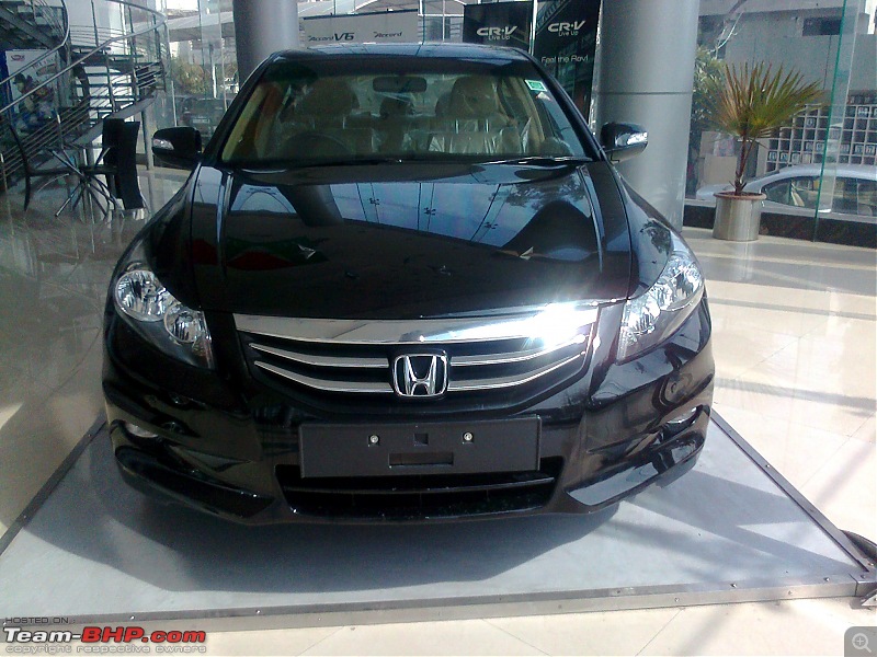Scoop shots: 2011 Honda Accord Facelift. EDIT : Now launched!-photo2256.jpg