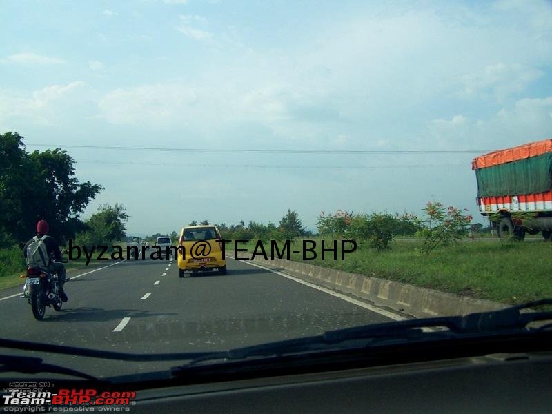 Exclusive!! FIRST TIME ROAD PICTURES OF NANOs being tested on GQ near Pune.-100_0484.jpg