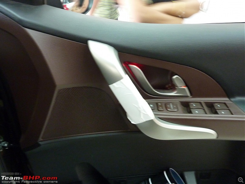 New Mahindra SUV for 2011 - Pics on Pg. 109 *UPDATE* XUV500 launched at 10.8 lakhs-p1070902.jpg
