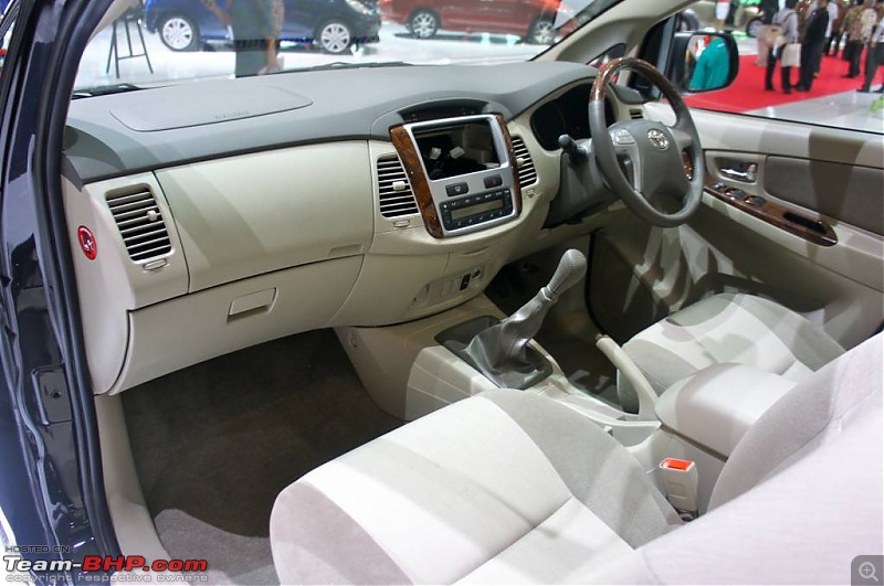 Mahindra XUV500 vs Tata Aria vs Toyota Innova-2012_toyota_innova_04.jpg