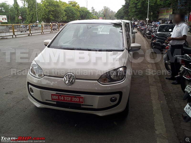 VW Up! spotted testing in Pune, totally undisguised, 2 and 4 door versions spotted.-2d-ext-20120712_142637.jpg