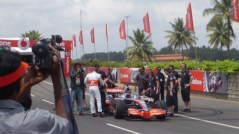 Hamilton drives an F1 car in bangalore! Report from Pg.5 onwards-8.-lewis-fresh-donuts-he-made.jpg