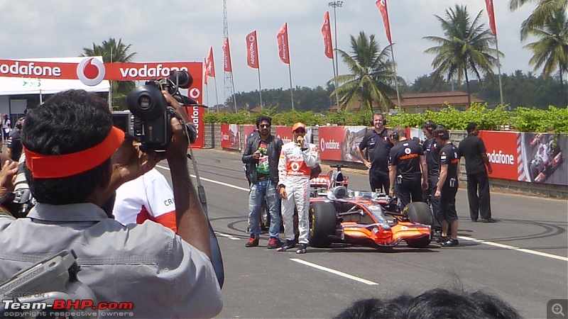 Hamilton drives an F1 car in bangalore! Report from Pg.5 onwards-9.-lewis-talking-crowd.jpg