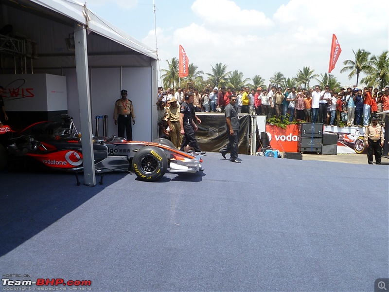 Hamilton drives an F1 car in bangalore! Report from Pg.5 onwards-13.-look-who-wants-come-out-second-run.jpg