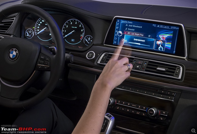 BMW showcases next-gen iDrive - Touchscreen & gesture based controls-nextgenidrivewithgesturecontrolandtouchscreenunveiledat2015cesphotogallery_1.jpg