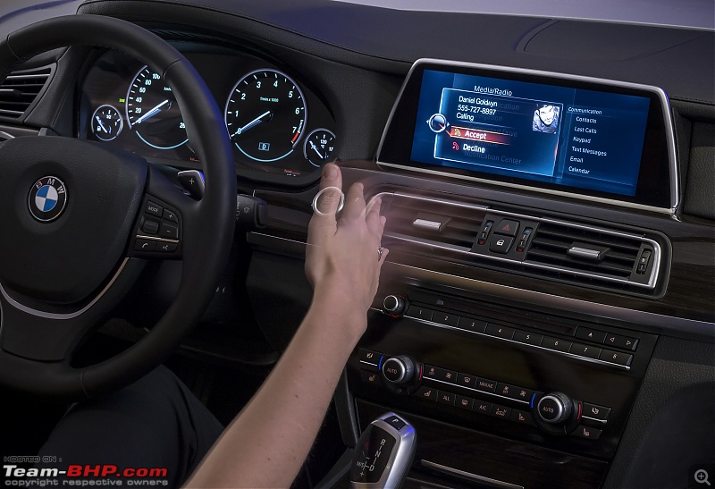 BMW showcases next-gen iDrive - Touchscreen & gesture based controls-nextgenidrivewithgesturecontrolandtouchscreenunveiledat2015cesphotogallery_3.jpg