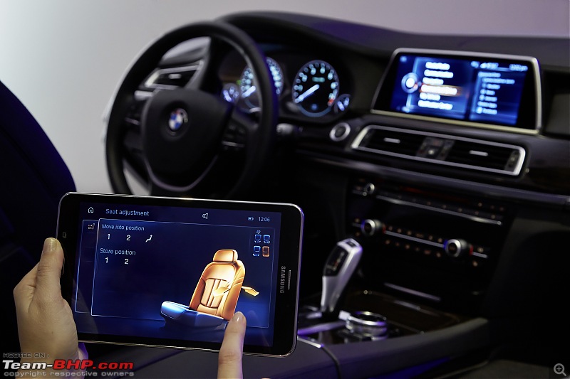 BMW showcases next-gen iDrive - Touchscreen & gesture based controls-nextgenidrivewithgesturecontrolandtouchscreenunveiledat2015cesphotogallery_23.jpg