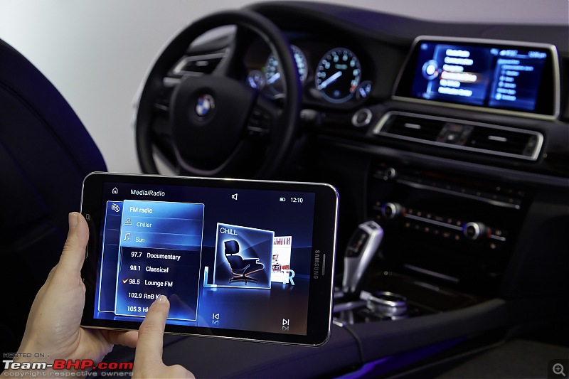BMW showcases next-gen iDrive - Touchscreen & gesture based controls-nextgenidrivewithgesturecontrolandtouchscreenunveiledat2015cesphotogallery_26.jpg