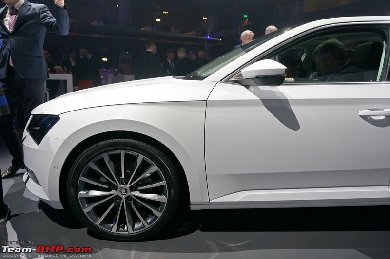 2015 Skoda Superb : Official Preview-07a-dsc06771.jpg