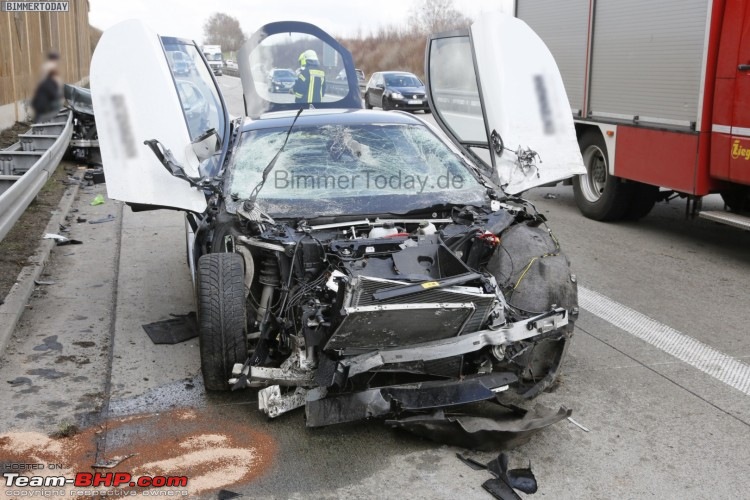 International Supercar Crashes-bmwi8unfallautobahncrash4750x500.jpg
