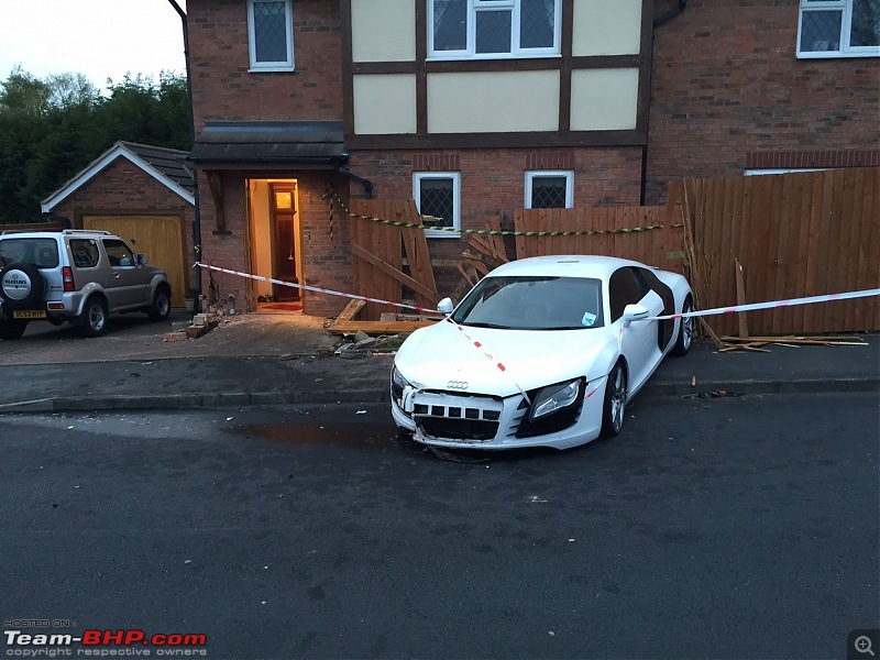 International Supercar Crashes-audir8front.jpg