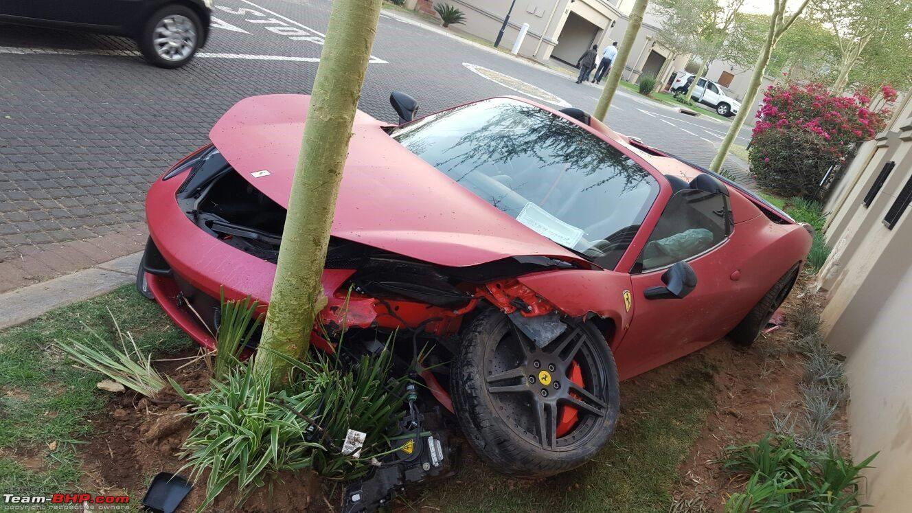 Авто препятствие. Ferrari 458 crash. Наезды на неподвижные объекты. ДТП наезд на препятствие.
