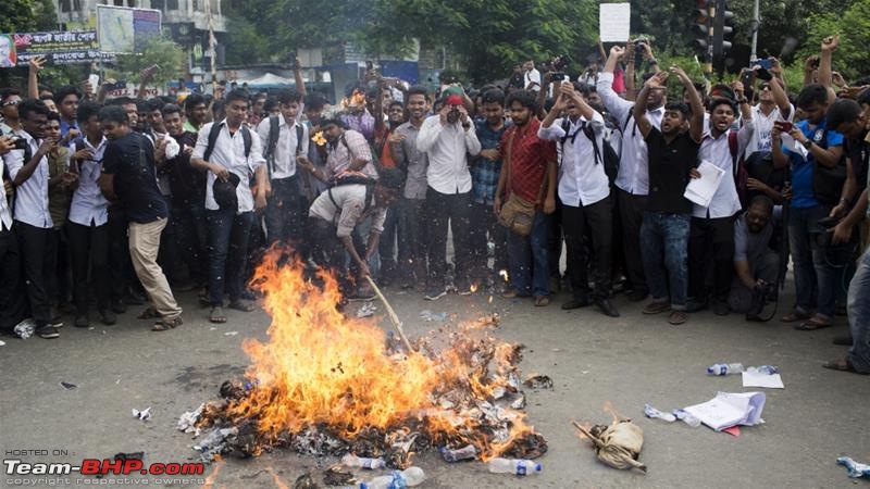 Road accident sparks mass student protests in Bangladesh-36371cb25bd847b79b1f5bacfec7dea7_18.jpg