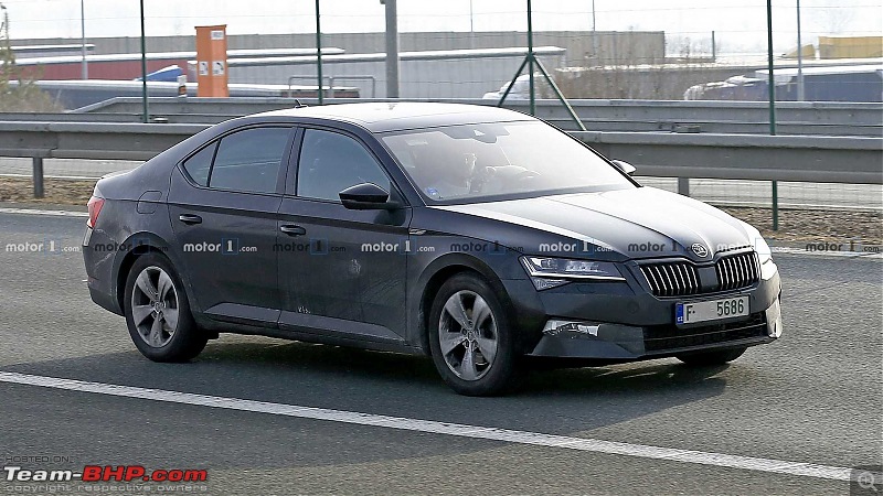 Spy Pics: 2019 Skoda Superb Facelift-1.jpg