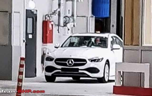 Spy Pics: Next-gen Mercedes C-Class (W206)-28b208fcdaf2418898549df083fec81b.jpg