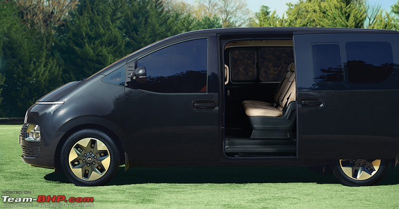 The Hyundai Staria MPV-us4_lifestyle.jpg