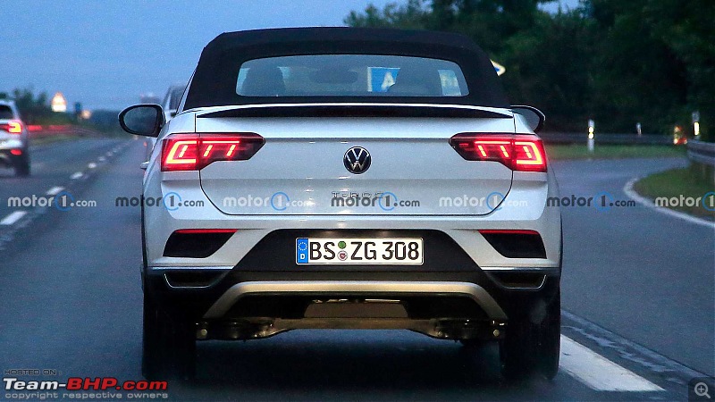 Volkswagen T-Roc Facelift spotted undisguised. EDIT: Now revealed-vwtroccabrioletfaceliftfirstspyphotorear.jpg