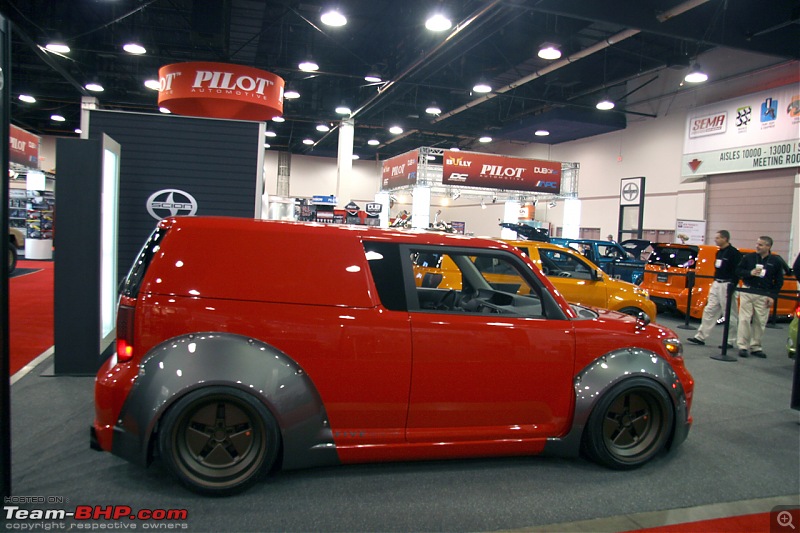 Sema 2009-04sciongroupsema09.jpg