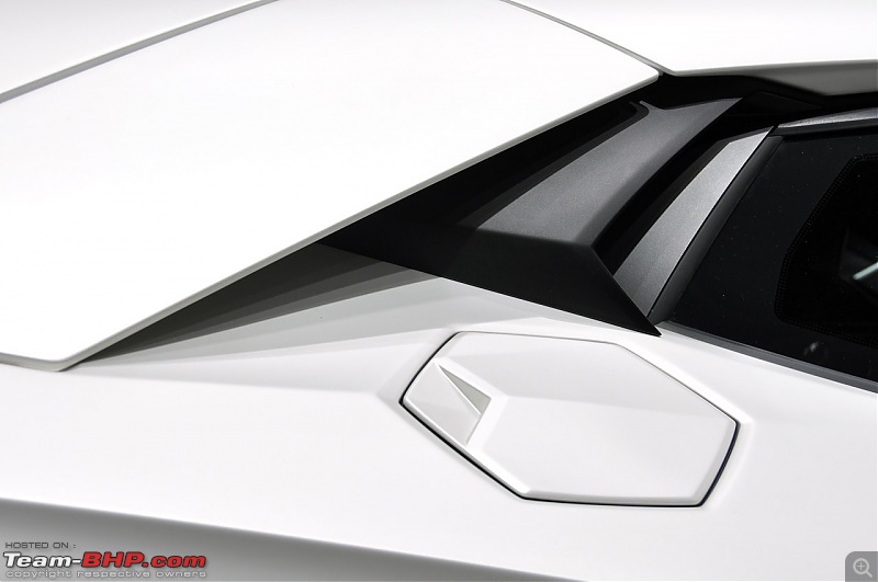 Lamborghini Aventador LP700-4 - Now Launched!-29lamborghiniaventadorlp7004geneva.jpg