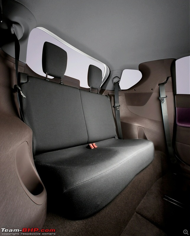 Toyota develops rear window air bag-tbhptoyotarearwndairbag1.jpg