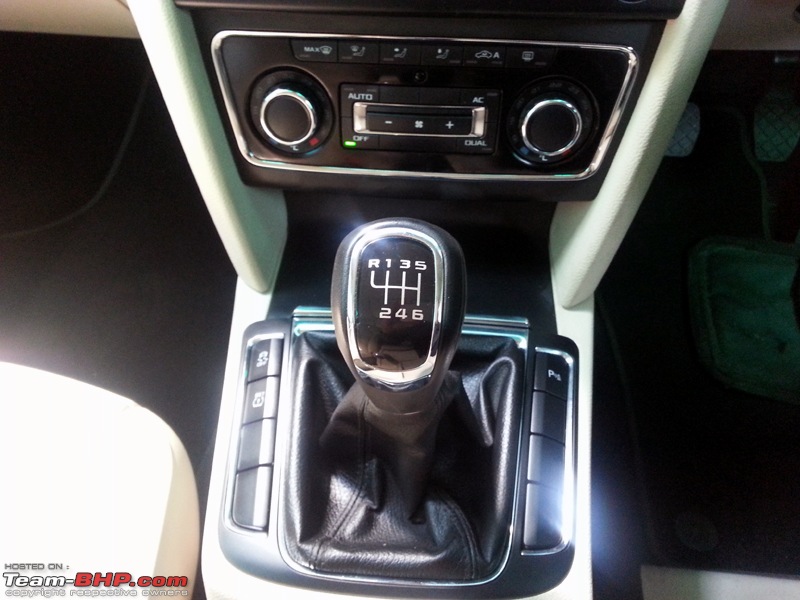 Skoda Superb - A tryst with destiny-skoda-superb-1st-service-9392km-12032012_10-gear-knob.jpg