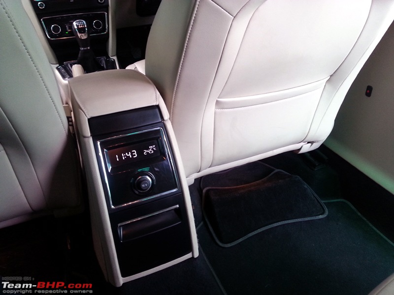 Skoda Superb - A tryst with destiny-skoda-superb-1st-service-9392km-12032012_15-rear-interiors.jpg