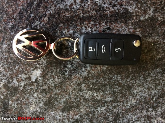 Tempest blue metallic VW Jetta DSG has arrived!-key-chain.jpg