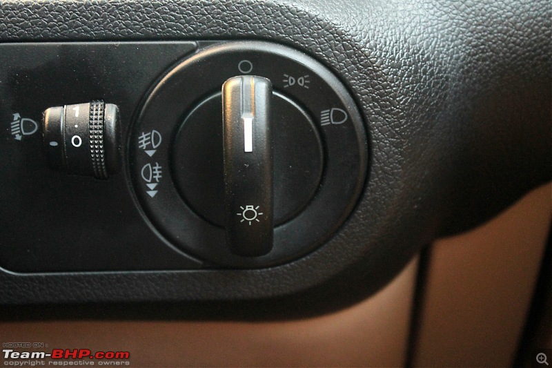 My 2015 Ford Classic 1.6 Titanium-headlight-switch.jpg