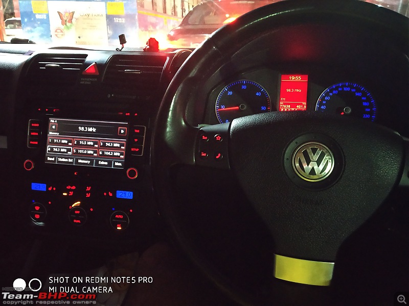 Our first tryst with Volkswagen | Ownership Review of our MK5 VW Jetta-rcd510-night-dash-view.jpg