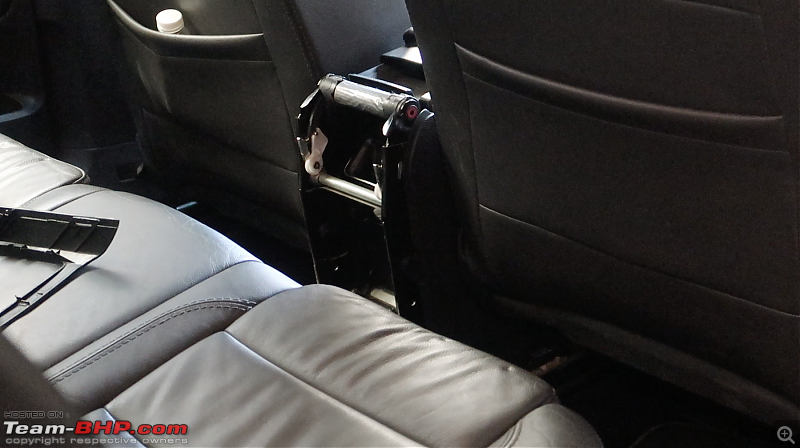 Our first tryst with Volkswagen | Ownership Review of our MK5 VW Jetta-rear-armrest-vent-opened.png