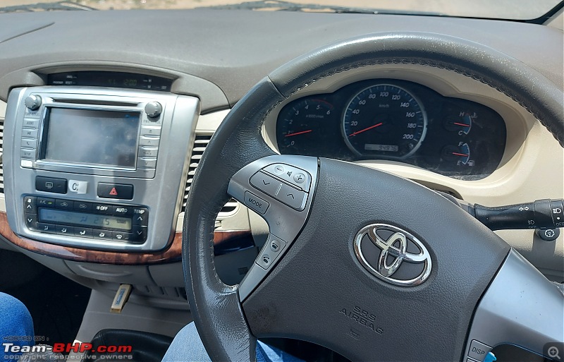 Long-term review of two Toyota Innovas | The champion stands tall where others fall-innovav_2012_dash.jpg