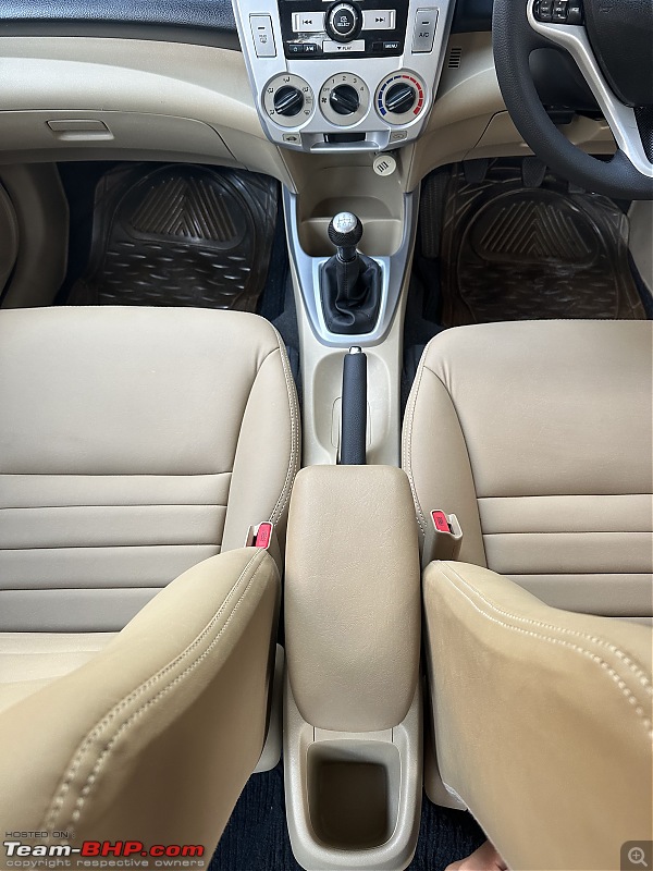 3rd-gen Honda City Review | Why I think this generation is an absolute gem-armrest.jpg