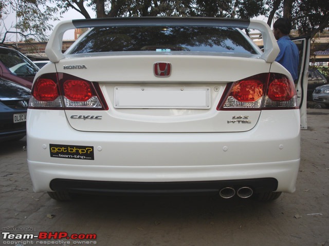 133 PS of pure pleasure - new Honda Civic S (Tafeta White)-back_civic.jpg