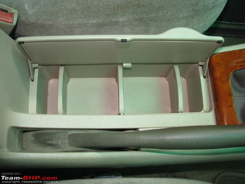 Toyota Corolla 2004 - Long Term Ownership Report 55,000 KM-40-cup-holder-front-open.jpg