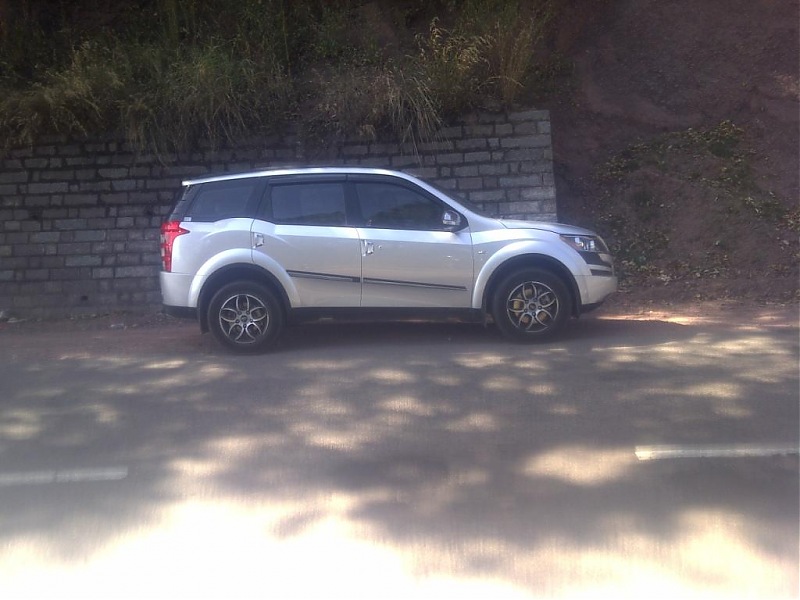 Mahindra XUV 500 - Moondust Silver - Loaded with chrome - first in Delhi-side-profile.jpg