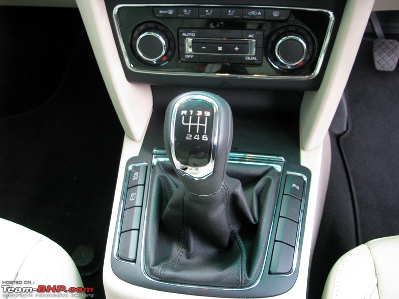 Skoda Superb - A tryst with destiny-13-superb-gearshift.jpg