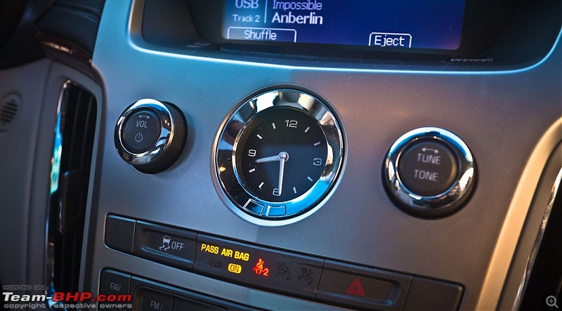 Exotic Dash-Clocks!-2012cadillaccts3.6lanalogclockcloseup.jpg