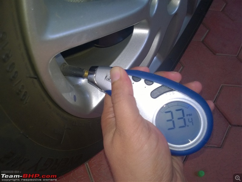 Tyre pressure gauge and portable inflator pump / foot pump-wp_20140219_006.jpg