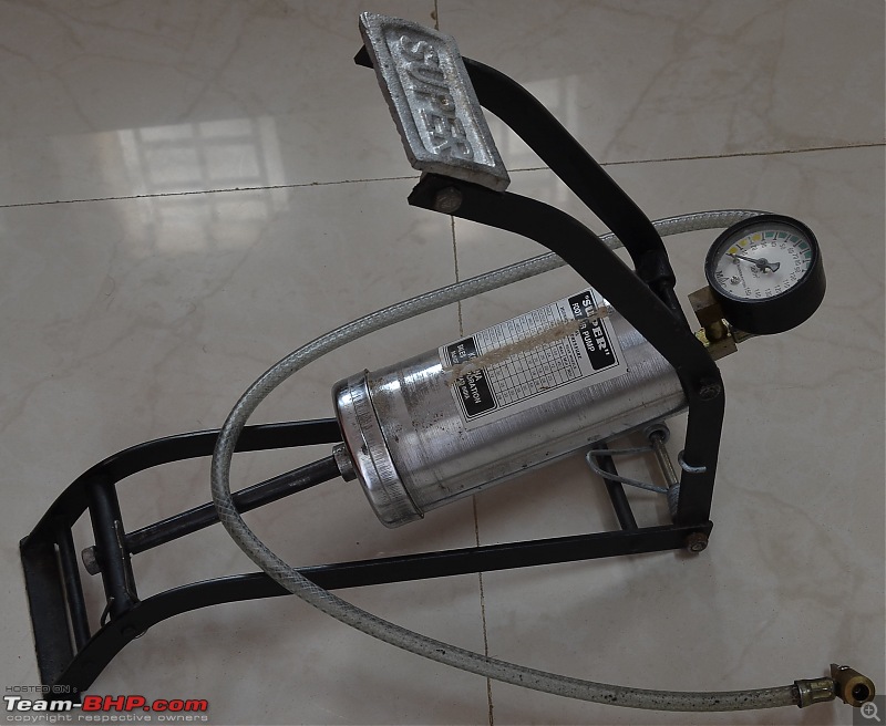 Tyre pressure gauge and portable inflator pump / foot pump-dsc_7693.jpg