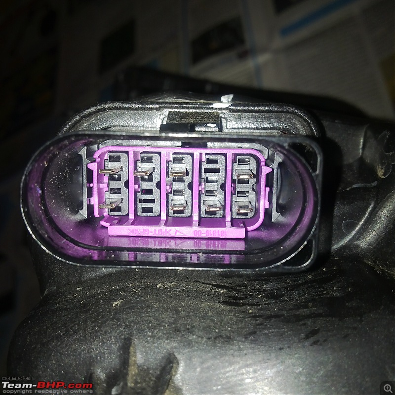 Auto Lighting thread : Post all queries about automobile lighting here-headlightsocket.jpg
