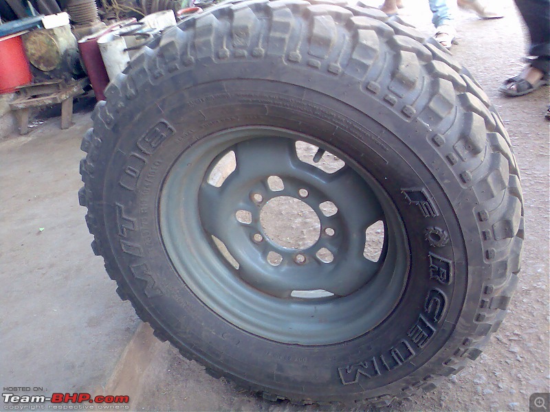 Extreme pimps on a Cj 500 , sports modification on a jeep-tyre.jpg