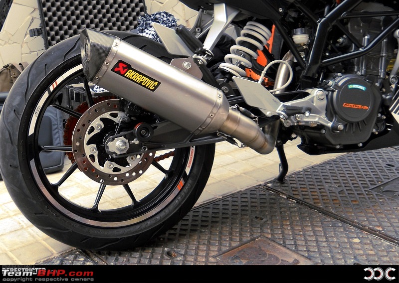 KTM Duke 390 - 375cc, 45 PS, 150 kg-ktmduke125_200akrapovicexhaust_02.jpg