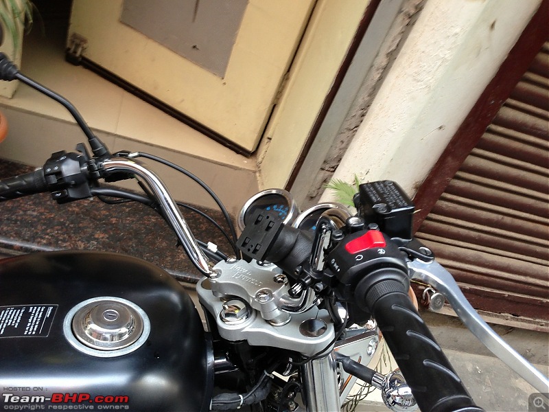 Royal Enfield Thunderbird 500 : My Motorcycle Diaries-charger-view.jpg